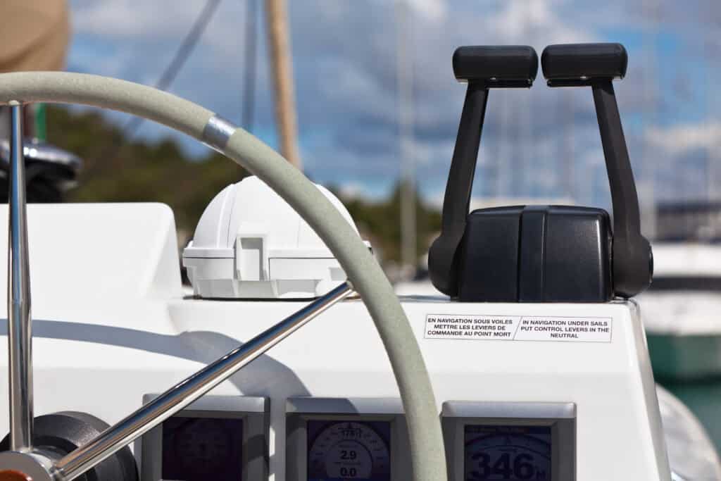 Sailing yacht control wheel and implement